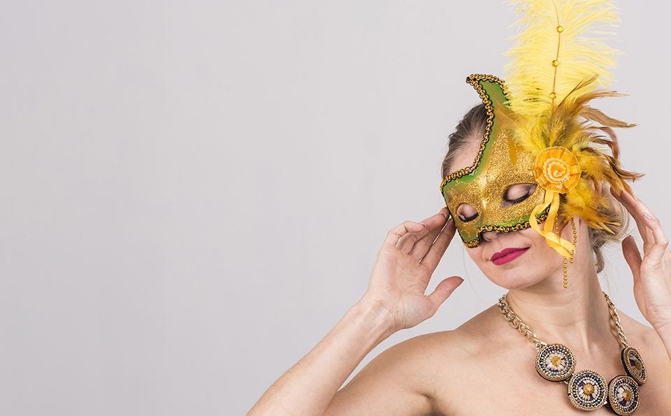É sempre importante se planejar para evitar alguns problemas durante a folia. Confira agora quais cuidados com a pele no Carnaval você deve ter.